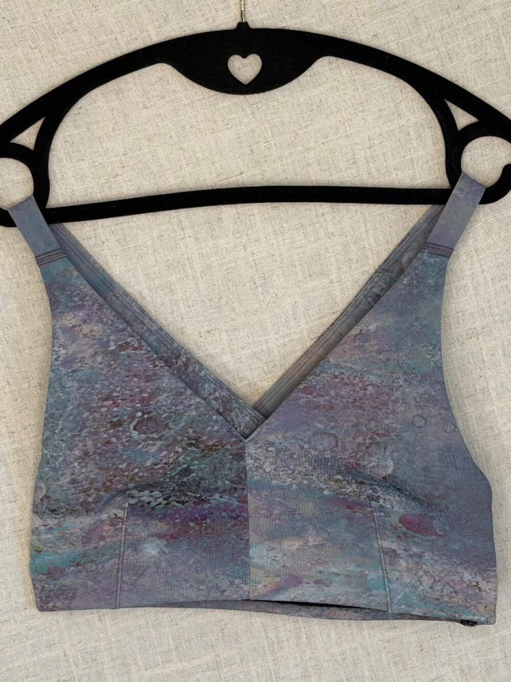 Lululemon Abstract Print V-Neck Crossback Sports Bra Size S